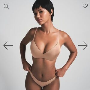 skims wireless form push-up plunge bra